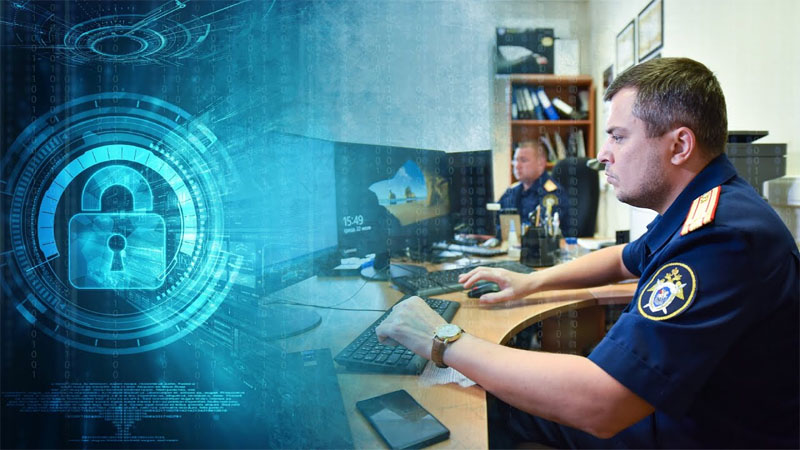 следователь с ноутбуком и цифровые технологии