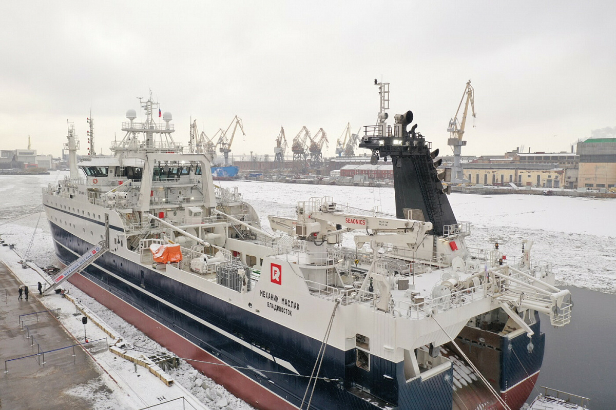 Запускается в работу большой морозильный рыболовный траулер «Механик  Маслак» (Россия)