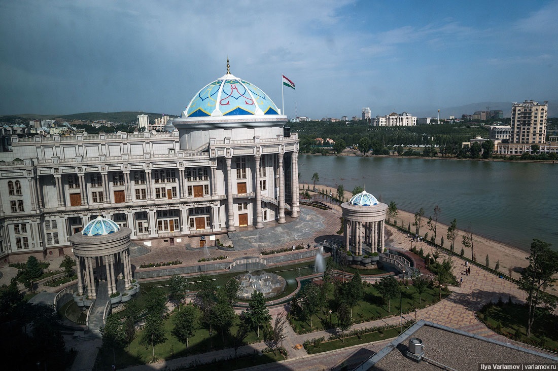 Таджикистан города. Душанбе столица Таджикистана. Столица Таджикистана Душанбе достопримечательности. Таджикистан Кохи Навруз. Душанбе центр города.